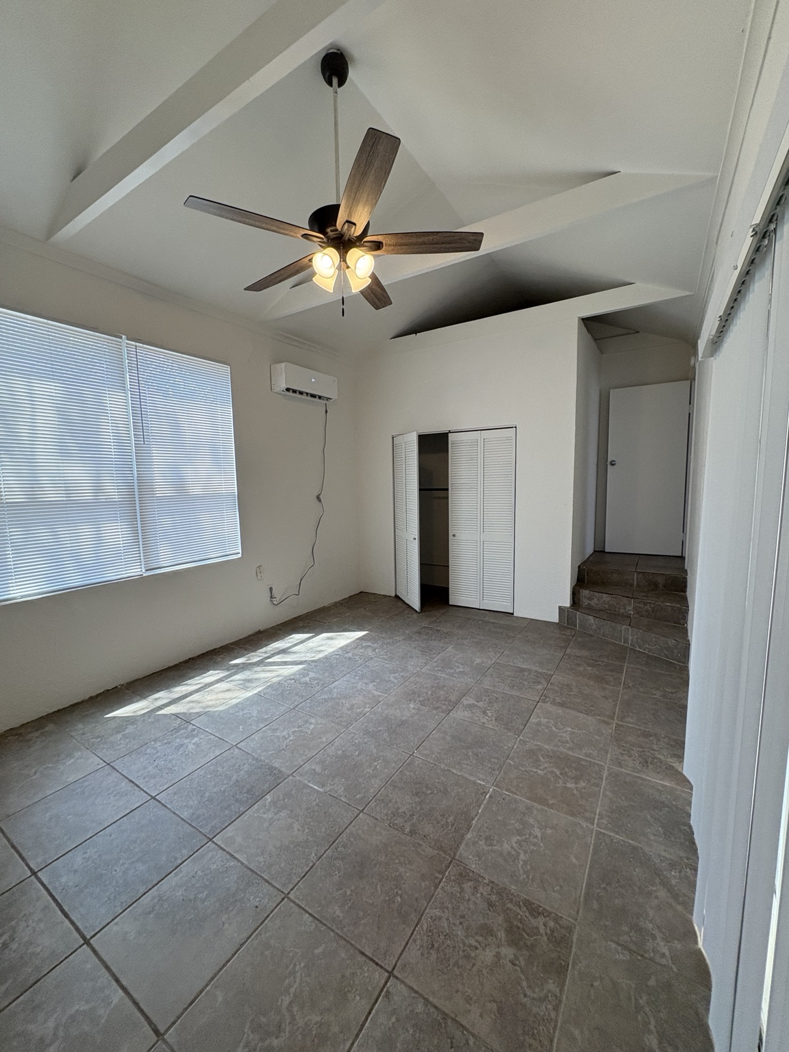 Dining area at 4011 S Tyler St.