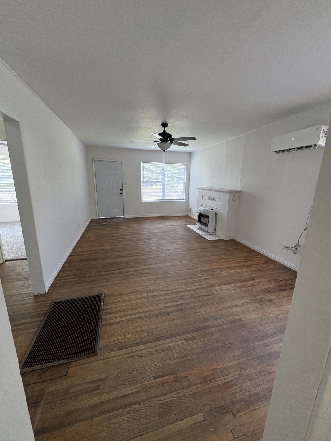 Kitchen and dining area at 4011 S Tyler St.
